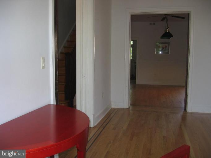 626 6th Street Northeast Washington, DC 20002 - Photo 10 of 27 Living Room #2
