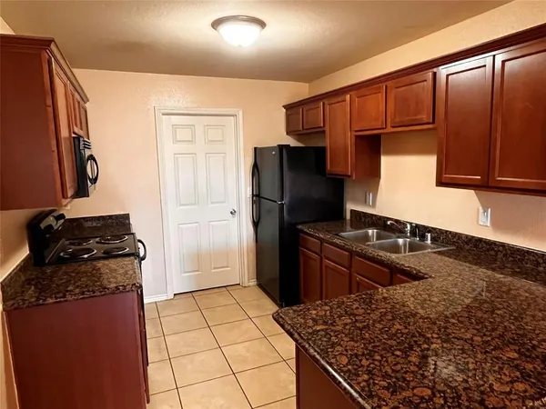 $895 | 1615 Bois D'Arc Street, Unit 1201, Commerce, TX 75428