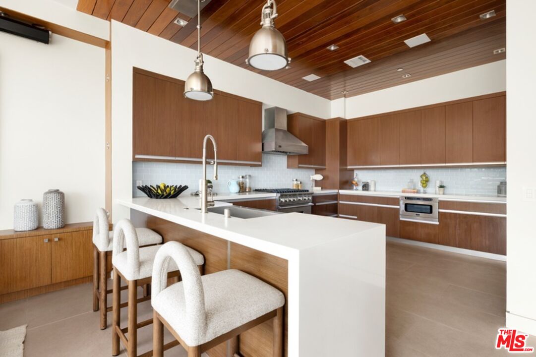 17713 Posetano Road Pacific Palisades, CA 90272 - Photo 6 of 24