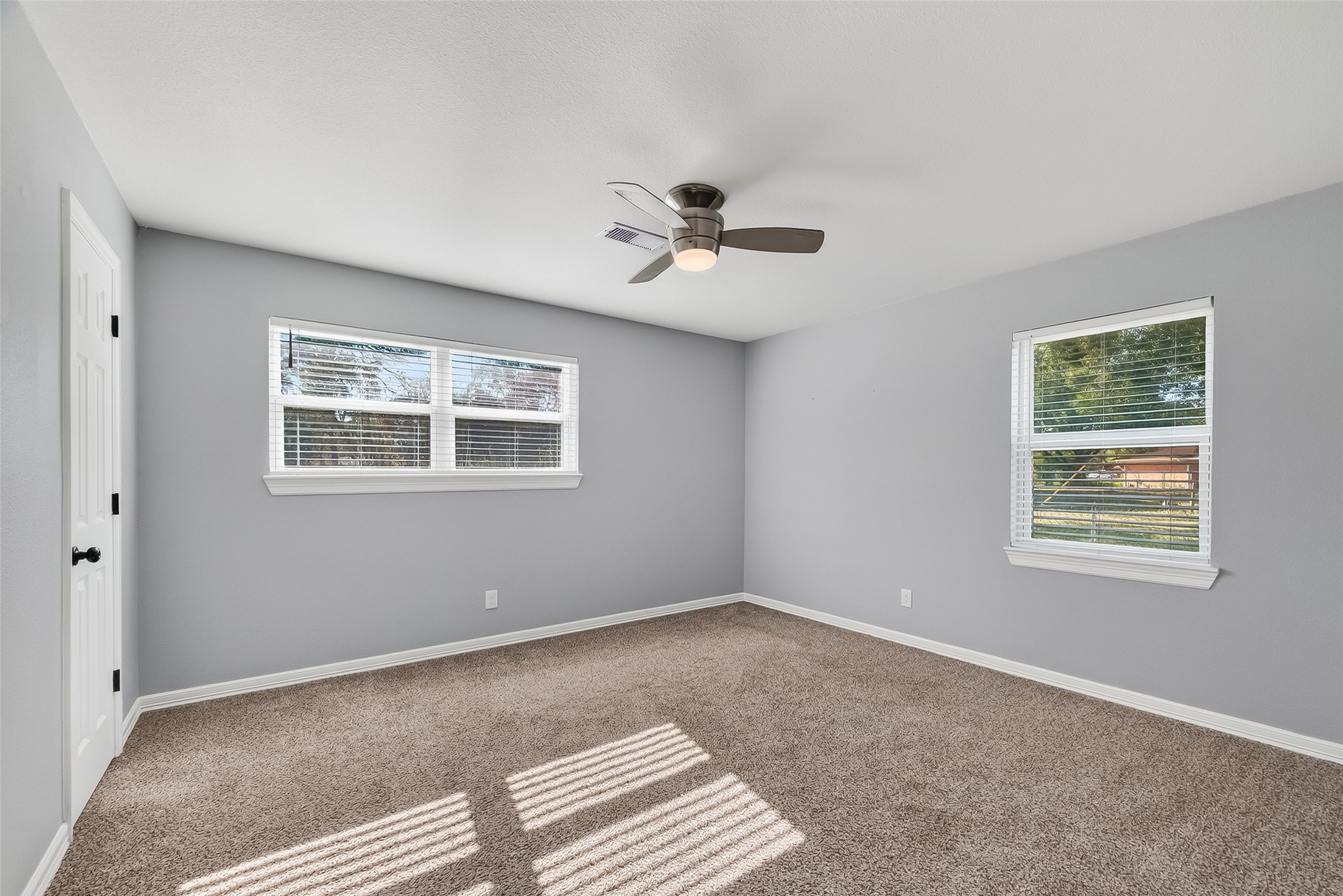 12430 Eiker Road Pearland, TX 77581 - Photo 17 of 41 a view of an empty room with a window