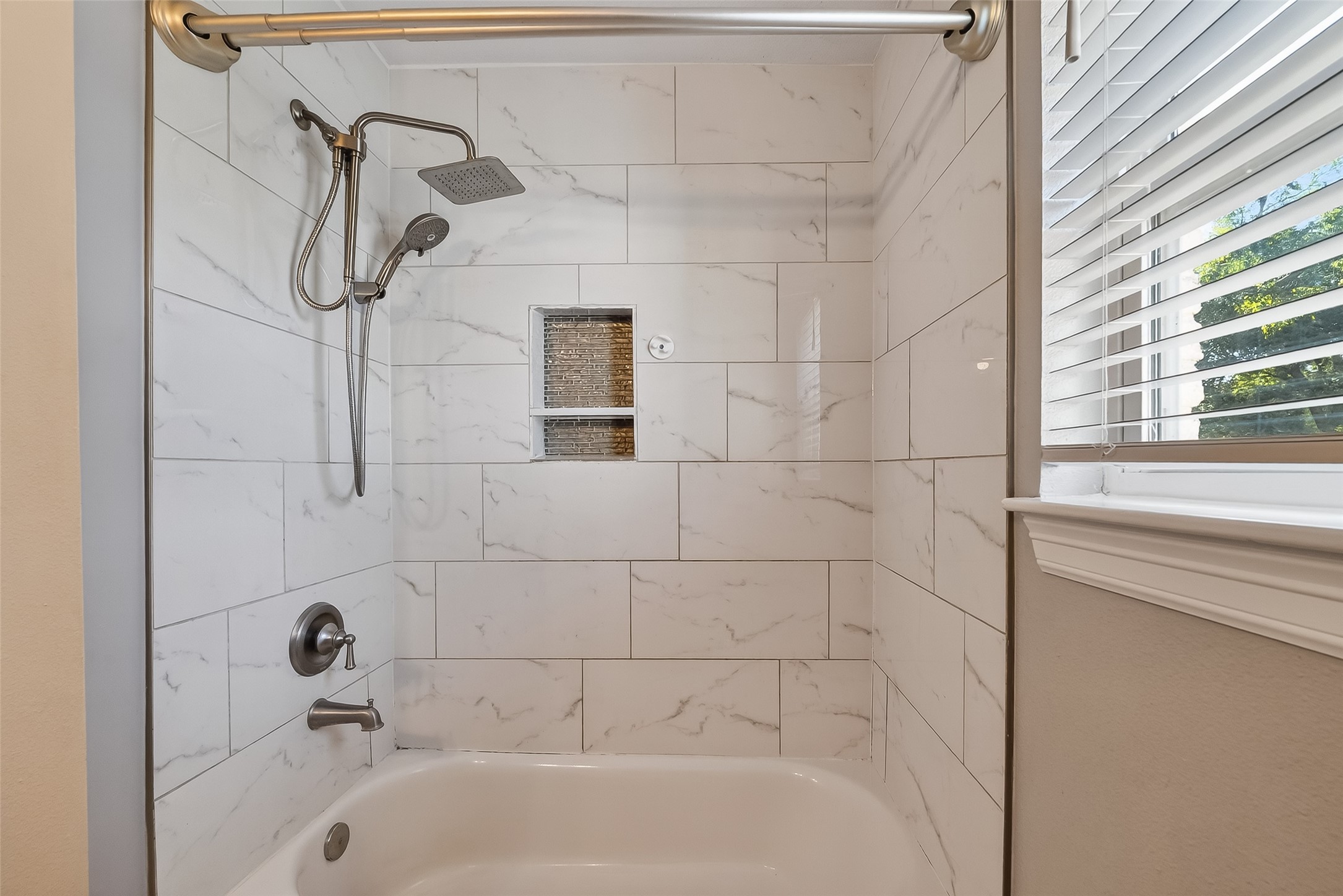 12430 Eiker Road Pearland, TX 77581 - Photo 20 of 41 a bathroom with a bathtub