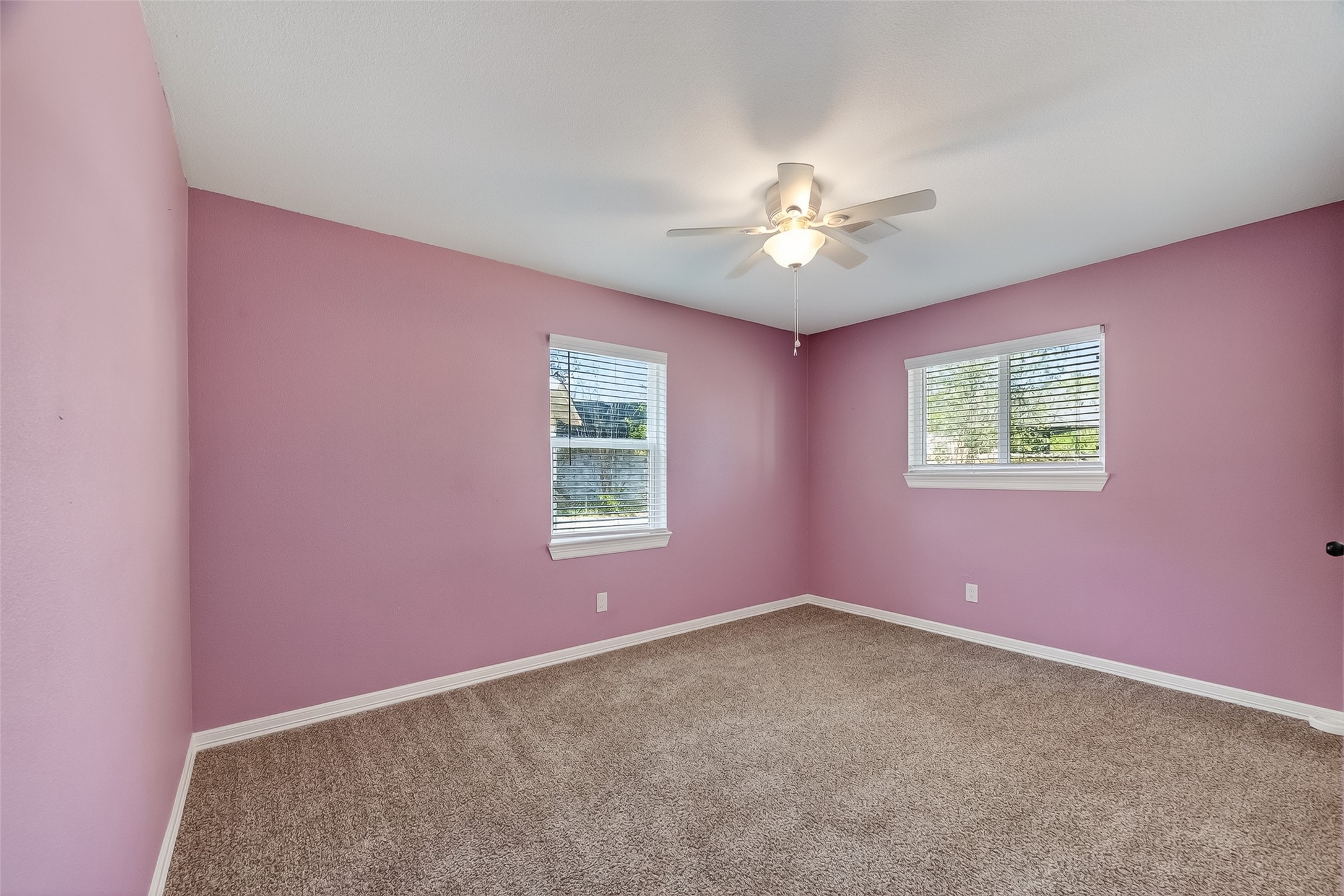 12430 Eiker Road Pearland, TX 77581 - Photo 21 of 41 an empty room with a window