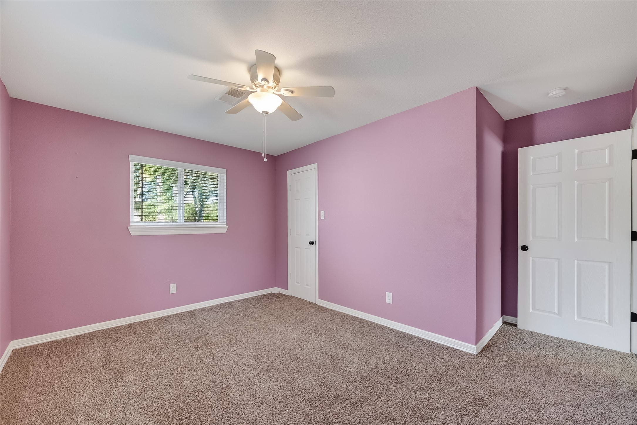 12430 Eiker Road Pearland, TX 77581 - Photo 22 of 41 a view of a livingroom with a fan & a window
