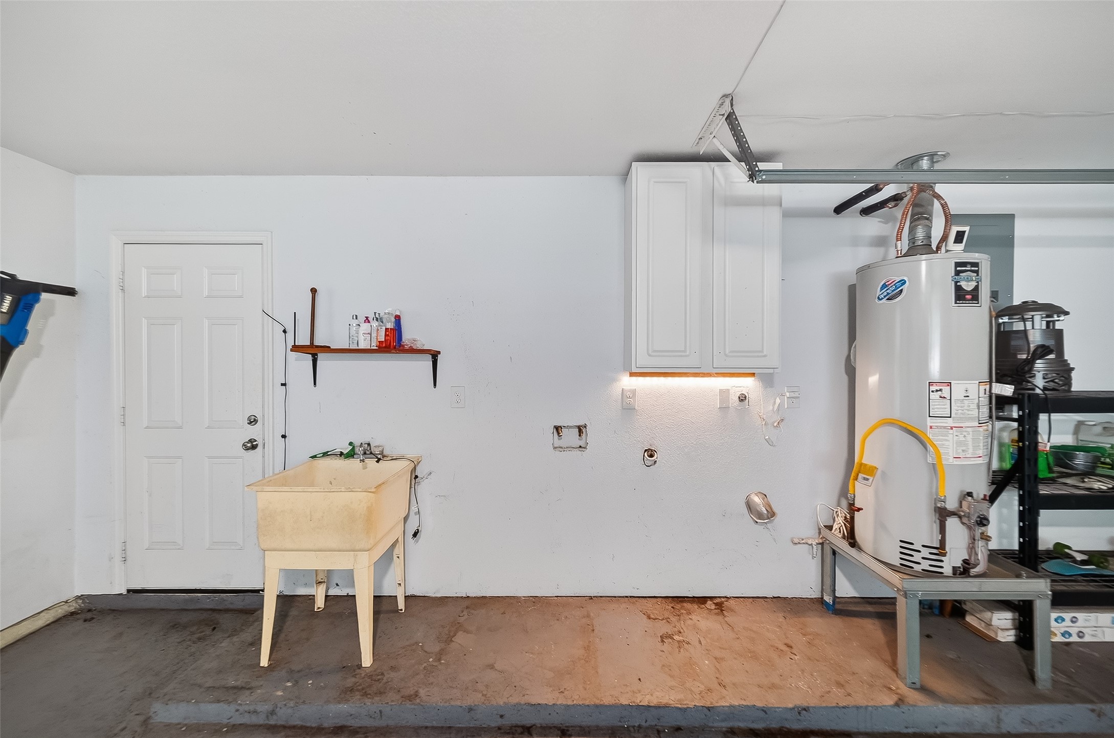 12430 Eiker Road Pearland, TX 77581 - Photo 29 of 41 a view of a room with gym equipment