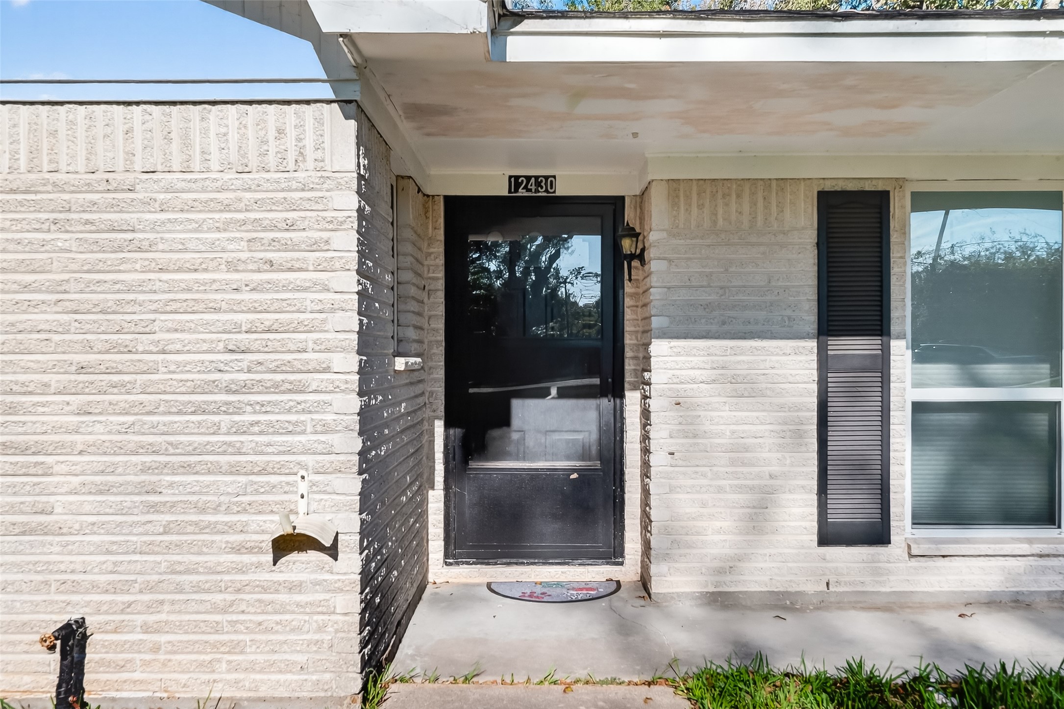 12430 Eiker Road Pearland, TX 77581 - Photo 3 of 41 a closeup of a door of a house