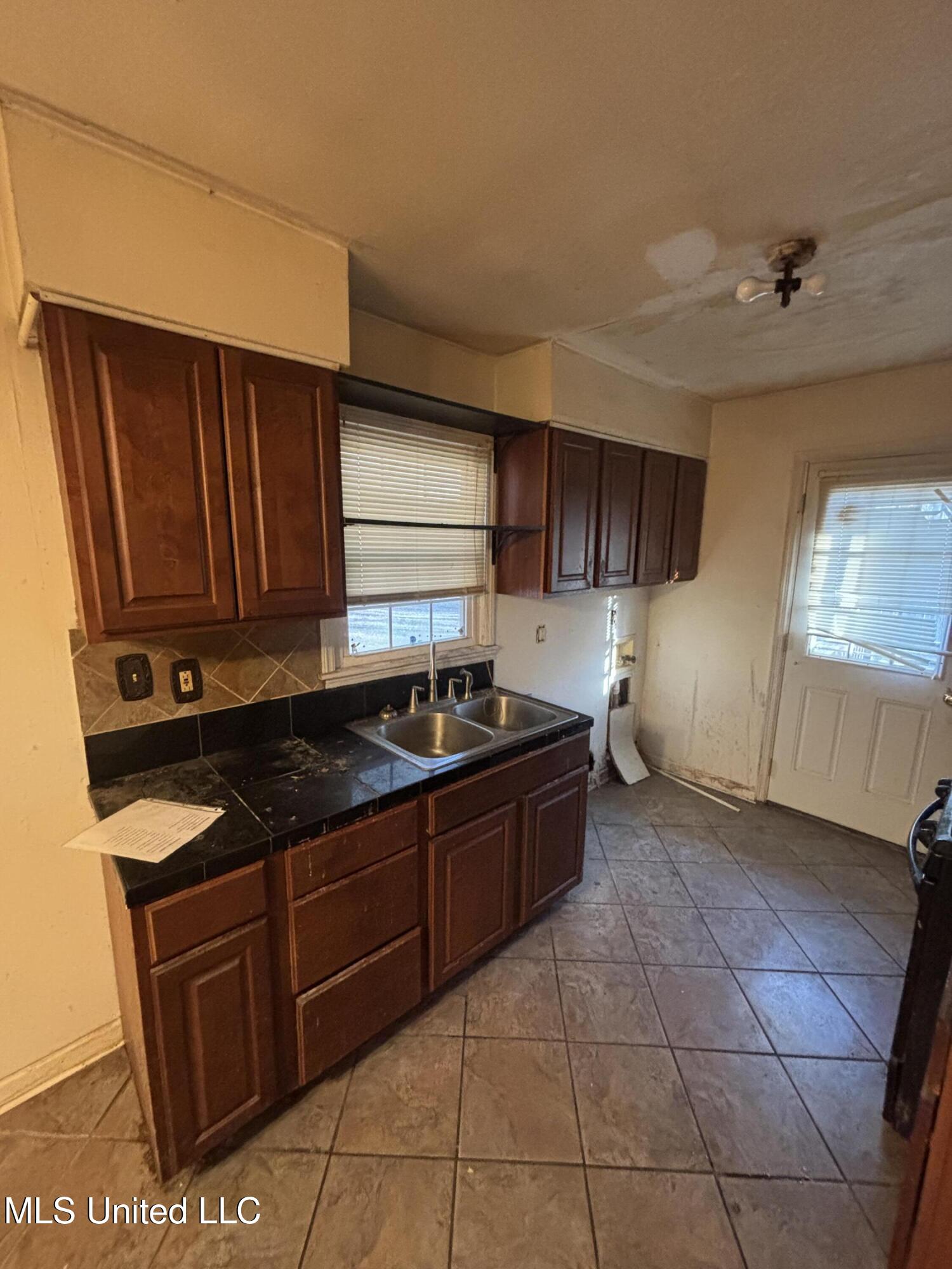 6253 Tchulahoma Road Southaven, MS 38671 - Photo 11 of 20 Photo Feb 25 2025, 4 21 13 PM