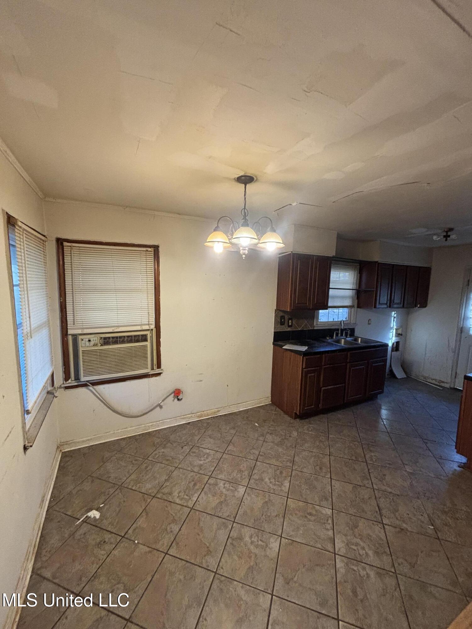 6253 Tchulahoma Road Southaven, MS 38671 - Photo 9 of 20 Photo Feb 25 2025, 4 20 54 PM