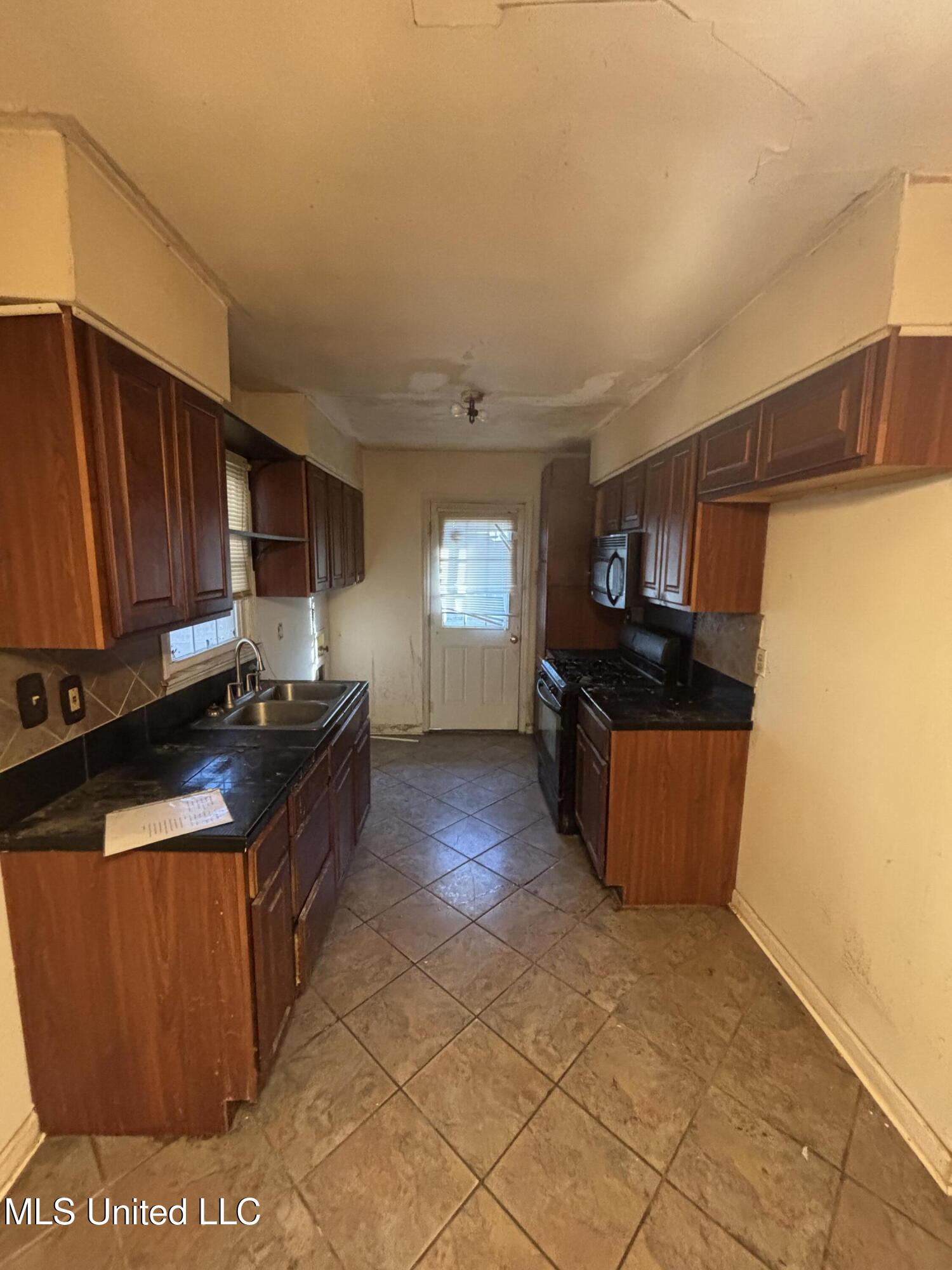 6253 Tchulahoma Road Southaven, MS 38671 - Photo 10 of 20 Photo Feb 25 2025, 4 21 09 PM