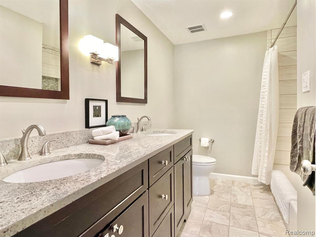 174 Aintree Road Rochester, MI 48306 - Photo 25 of 50