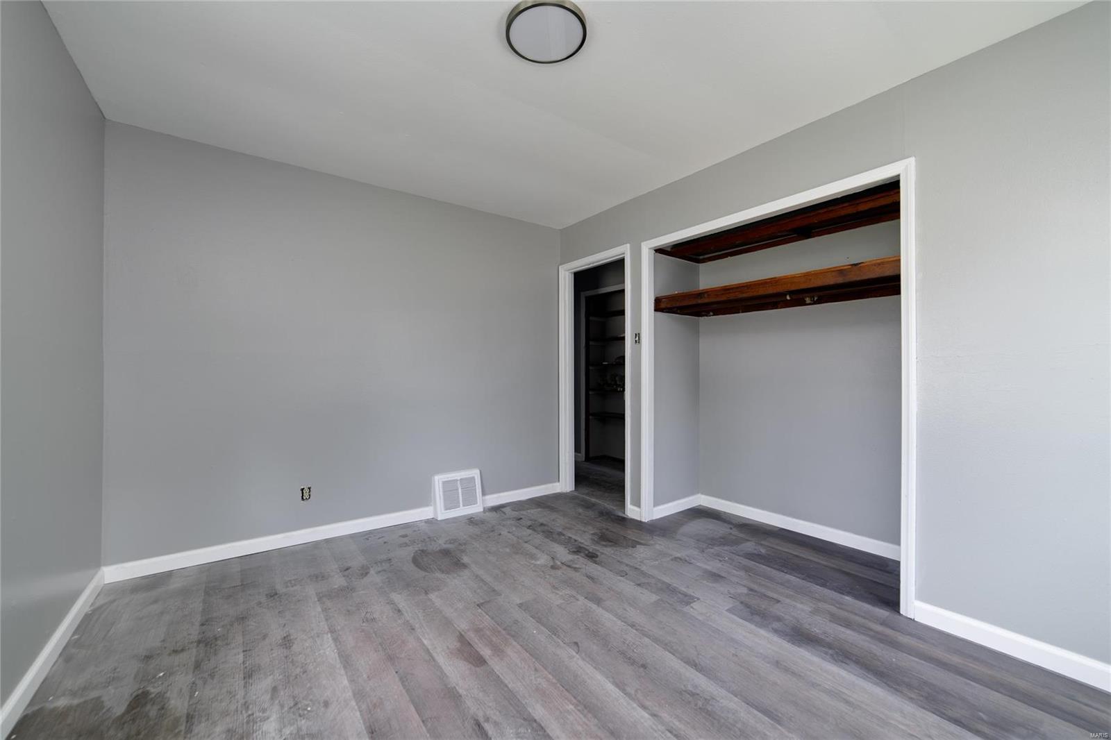 236 Cameron Road St. Louis, MO 63137 - Photo 6 of 11