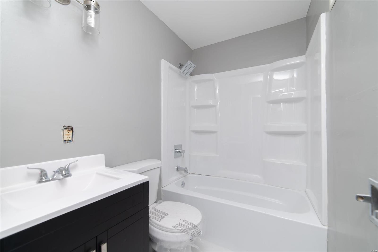 236 Cameron Road St. Louis, MO 63137 - Photo 8 of 11