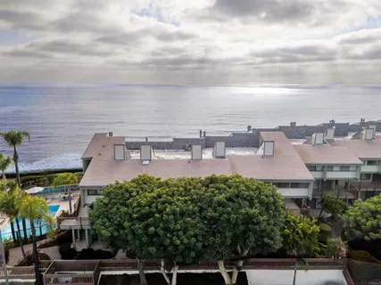 $3,300,000 | 375 West I Street, Encinitas, CA 92024