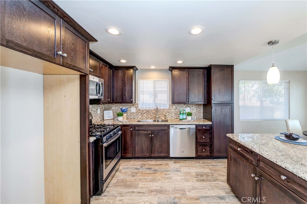32983 Garner Road Lake Elsinore, CA 92530 - Photo 10 of 25