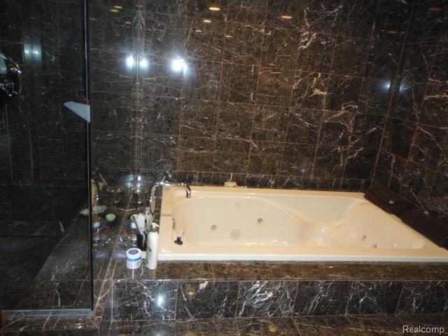 21360 Andover Road Southfield, MI 48076 - Photo 3 of 23 DSC03659.jpg