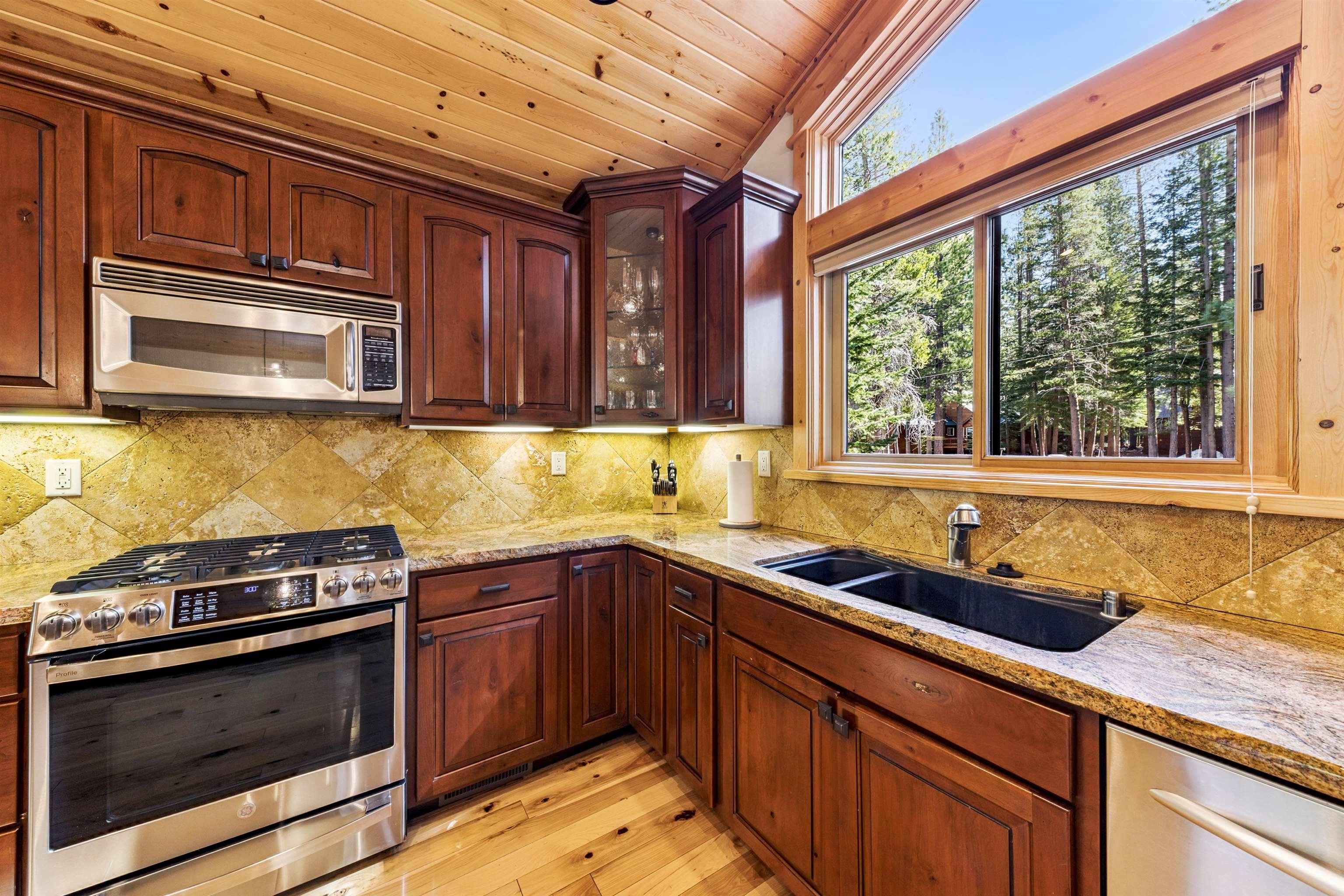 11749 Baden Road Truckee, CA 96161 - Photo 12 of 28