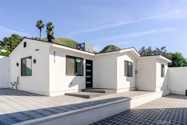 $3,100 | 9813 Foothill Boulevard, Sylmar, CA 91342