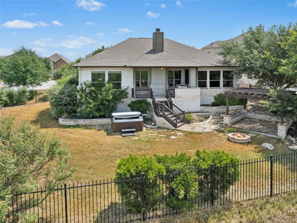 Spacions Backyard with enough space to entertain