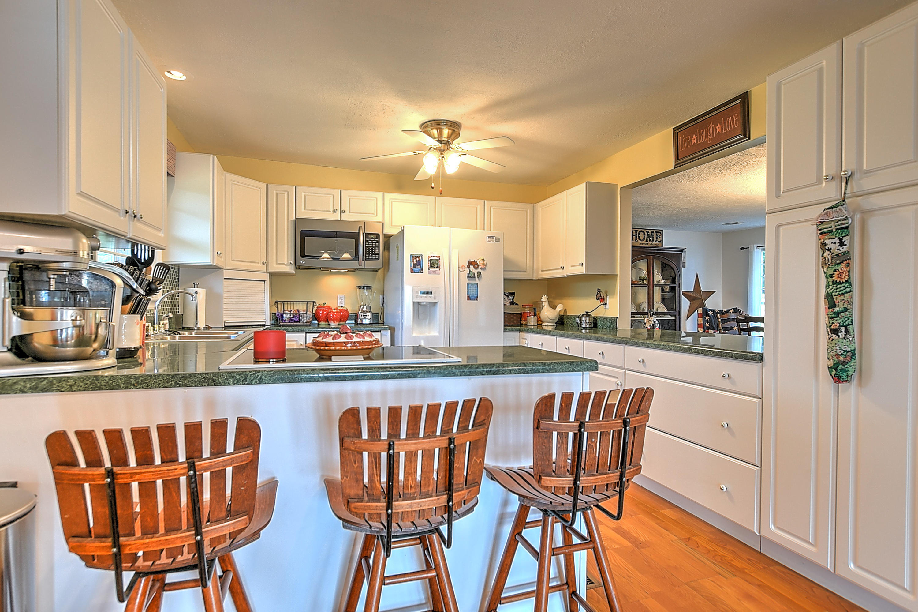 349 Combs Road Bluff City, TN 37618 - Photo 16 of 64 349 Combs-27