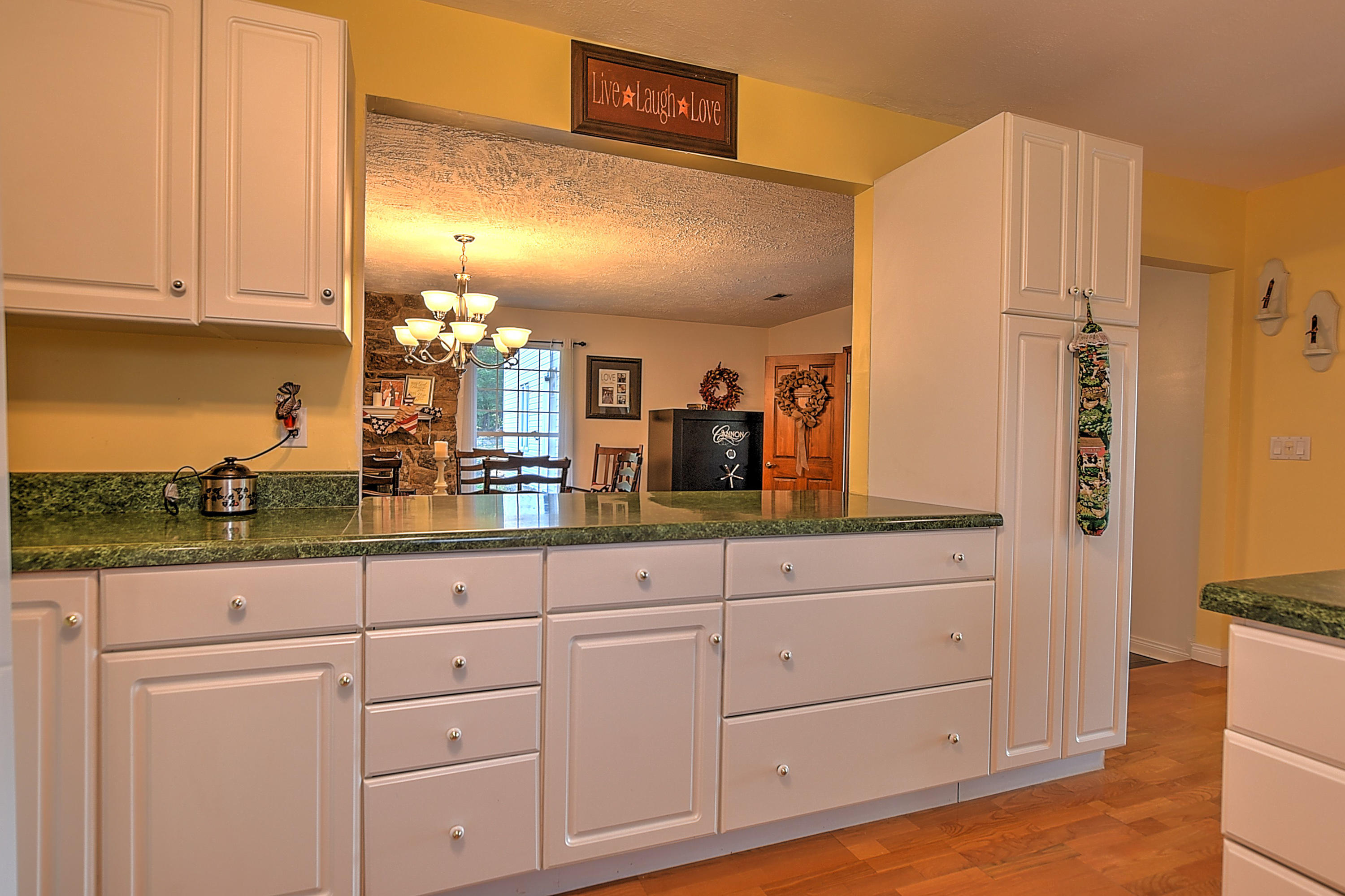 349 Combs Road Bluff City, TN 37618 - Photo 17 of 64 349 Combs-30