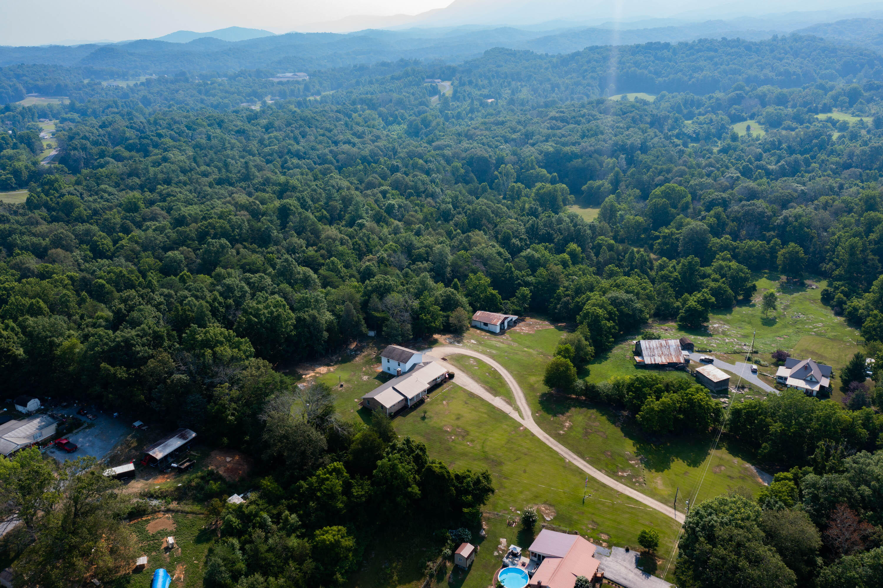349 Combs Road Bluff City, TN 37618 - Photo 20 of 64 349 Combs Rd-3