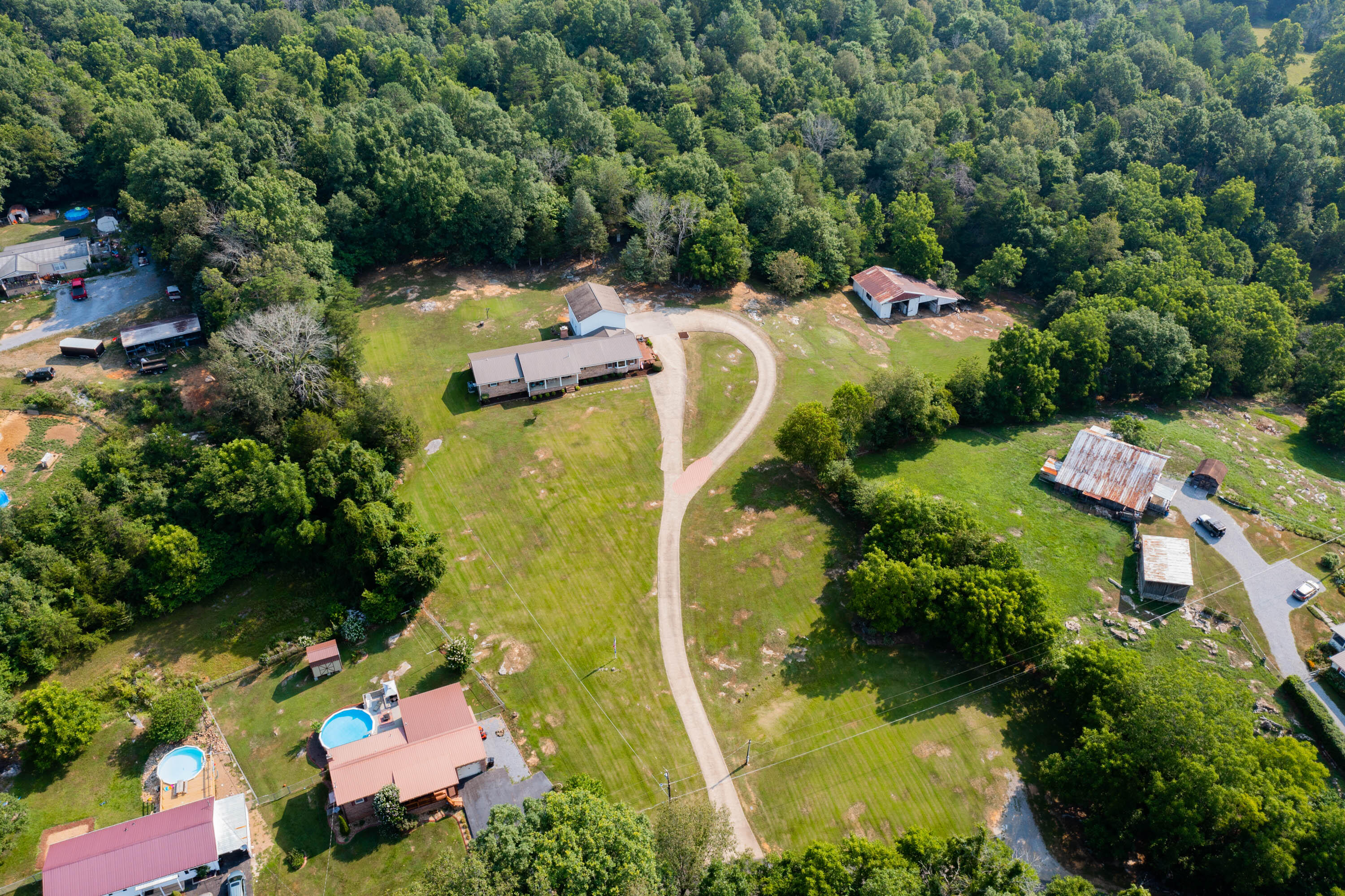 349 Combs Road Bluff City, TN 37618 - Photo 5 of 64 349 Combs Rd