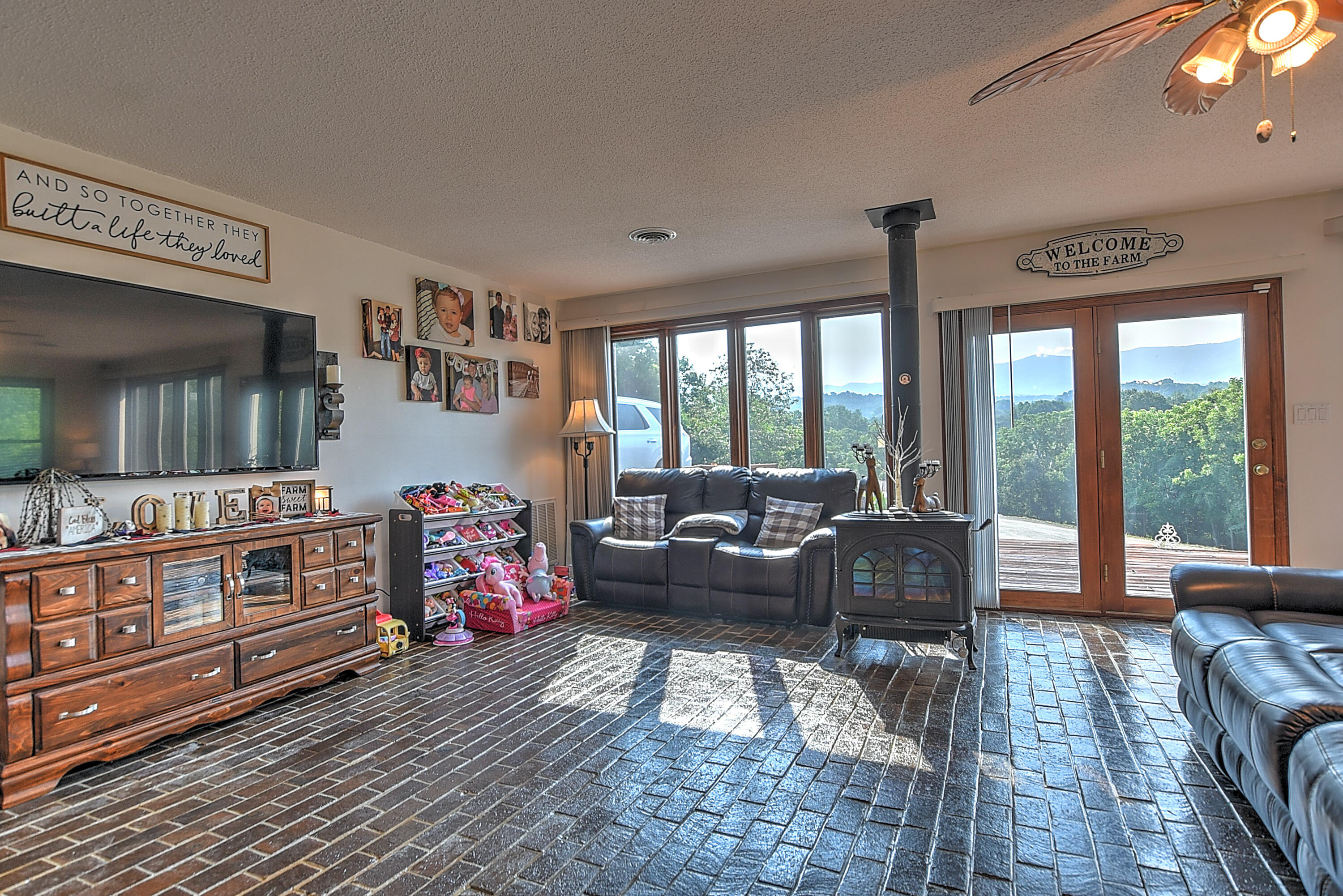 349 Combs Road Bluff City, TN 37618 - Photo 8 of 64 349 Combs-36