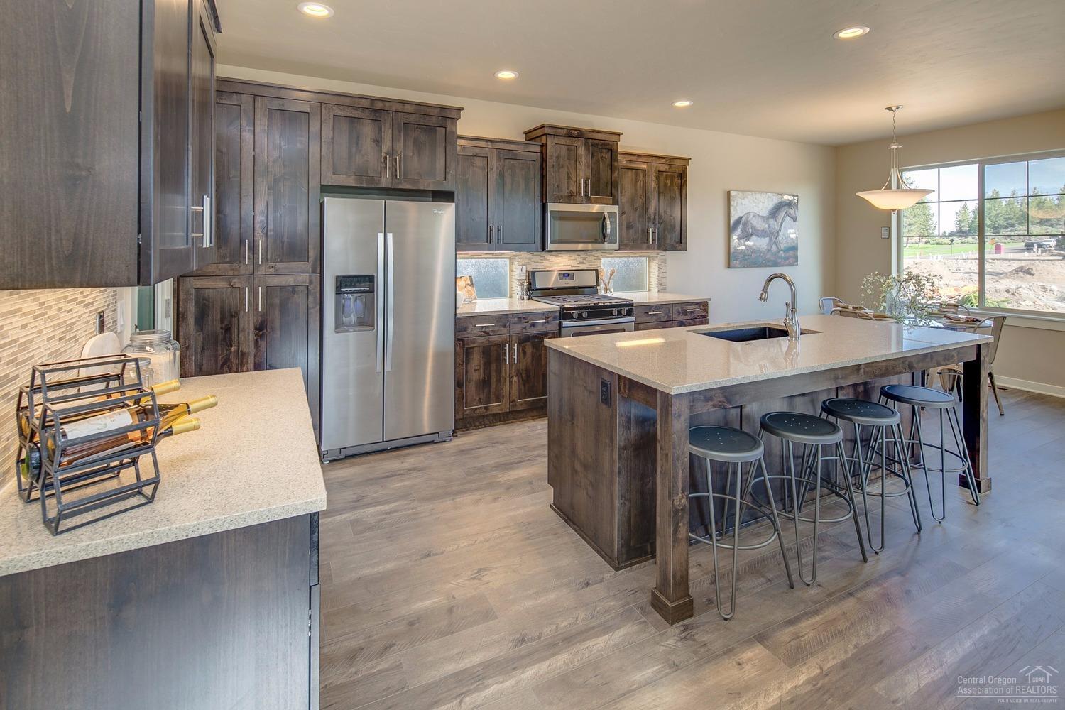 20917 Sotra Loop Bend, OR 97702 - Photo 4 of 25 Gallery Image 4