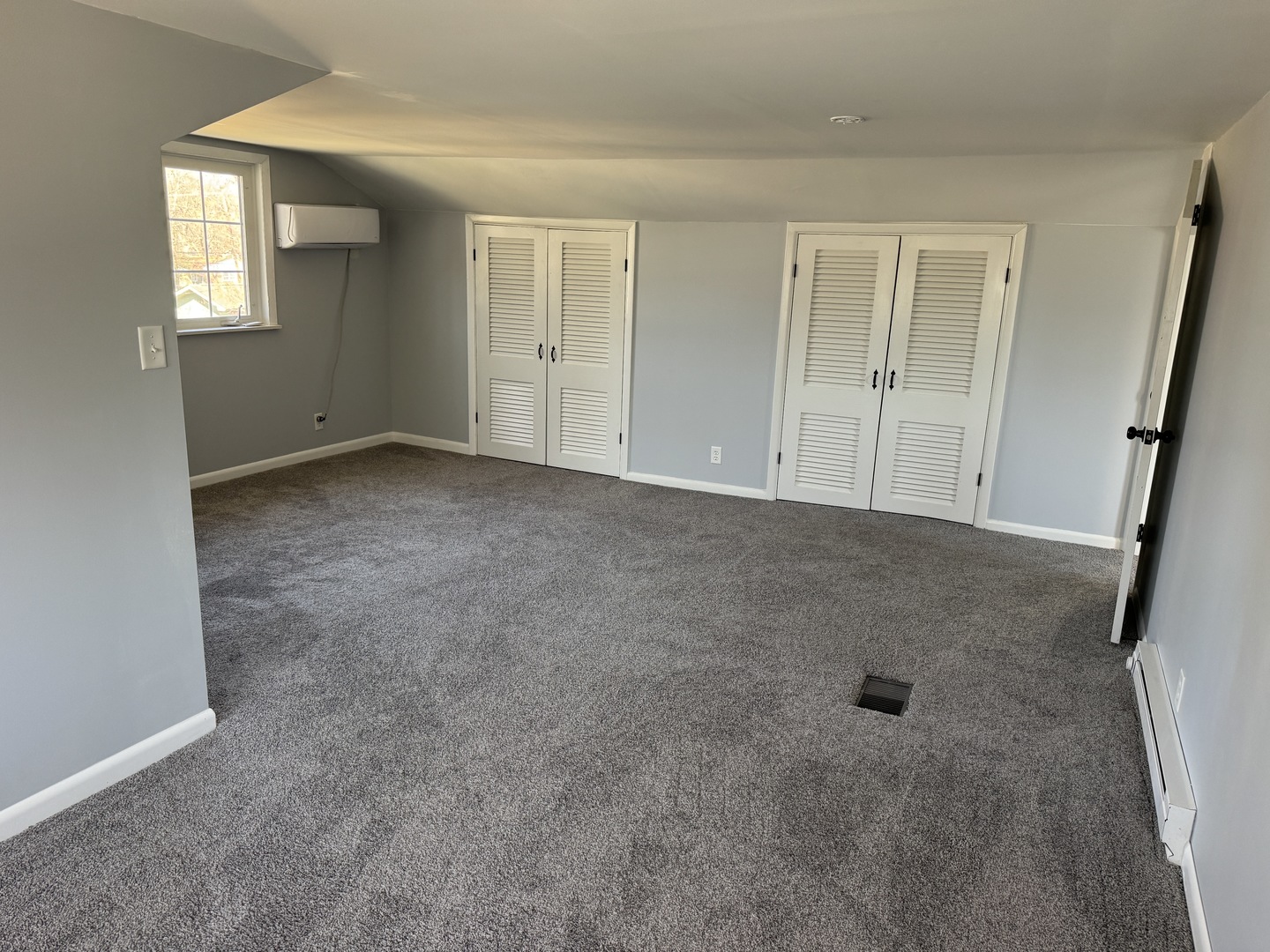 403 Mitchell Street Benton, IL 62812 - Photo 34 of 44 an empty room with a natural light
