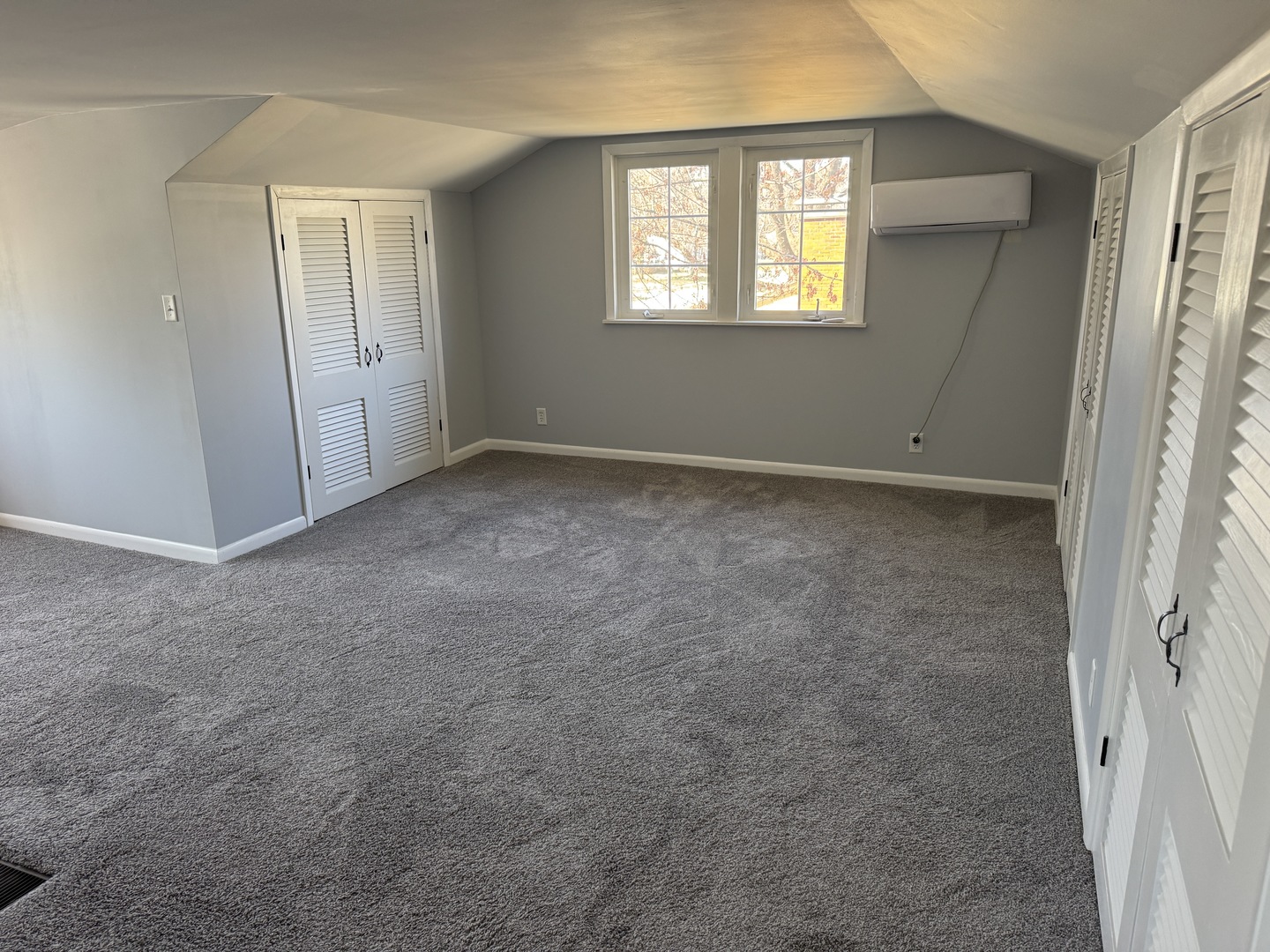 403 Mitchell Street Benton, IL 62812 - Photo 36 of 44 an empty room with windows