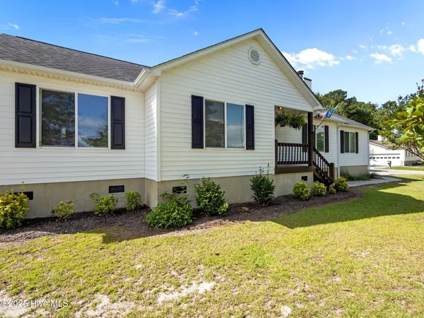 $288,900 | 803 Wood Creek Drive, Hubert, NC 28539