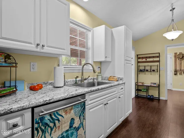 $288,900 | 803 Wood Creek Drive, Hubert, NC 28539