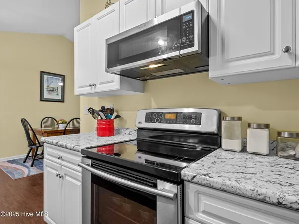 $288,900 | 803 Wood Creek Drive, Hubert, NC 28539