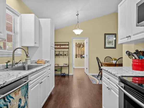 $288,900 | 803 Wood Creek Drive, Hubert, NC 28539