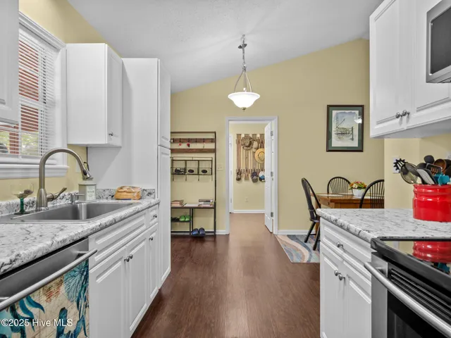 $288,900 | 803 Wood Creek Drive, Hubert, NC 28539