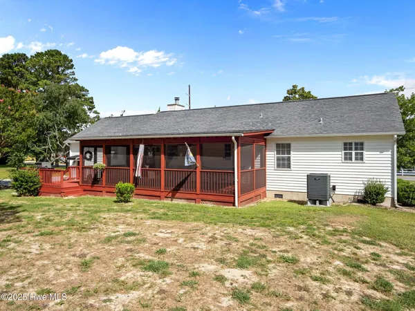 $288,900 | 803 Wood Creek Drive, Hubert, NC 28539