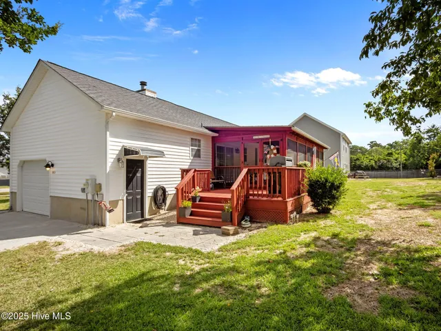 $288,900 | 803 Wood Creek Drive, Hubert, NC 28539