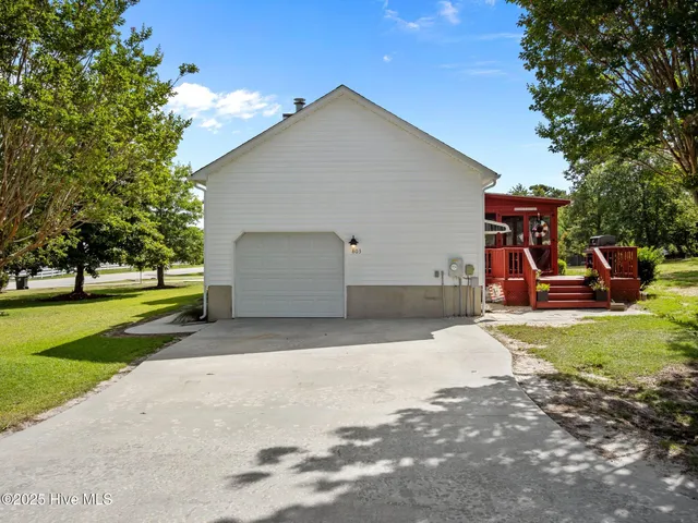 $288,900 | 803 Wood Creek Drive, Hubert, NC 28539