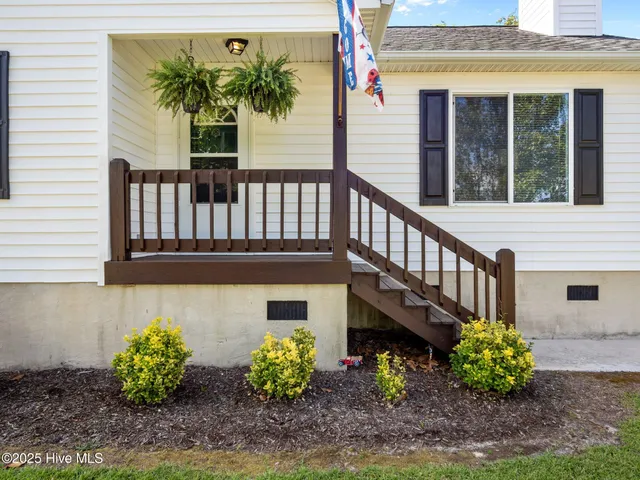 $288,900 | 803 Wood Creek Drive, Hubert, NC 28539