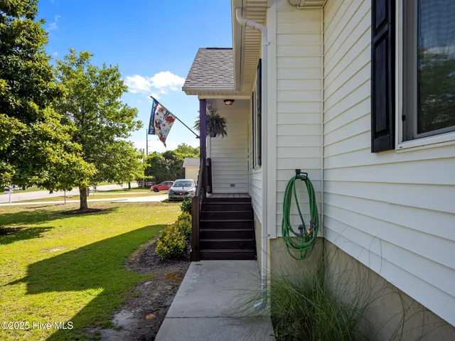 $288,900 | 803 Wood Creek Drive, Hubert, NC 28539