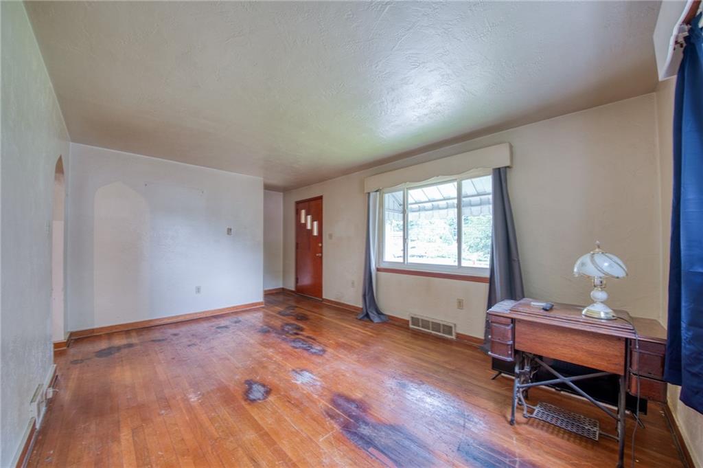 793 Becks Run Road Pittsburgh, PA 15210 - Photo 3 of 33