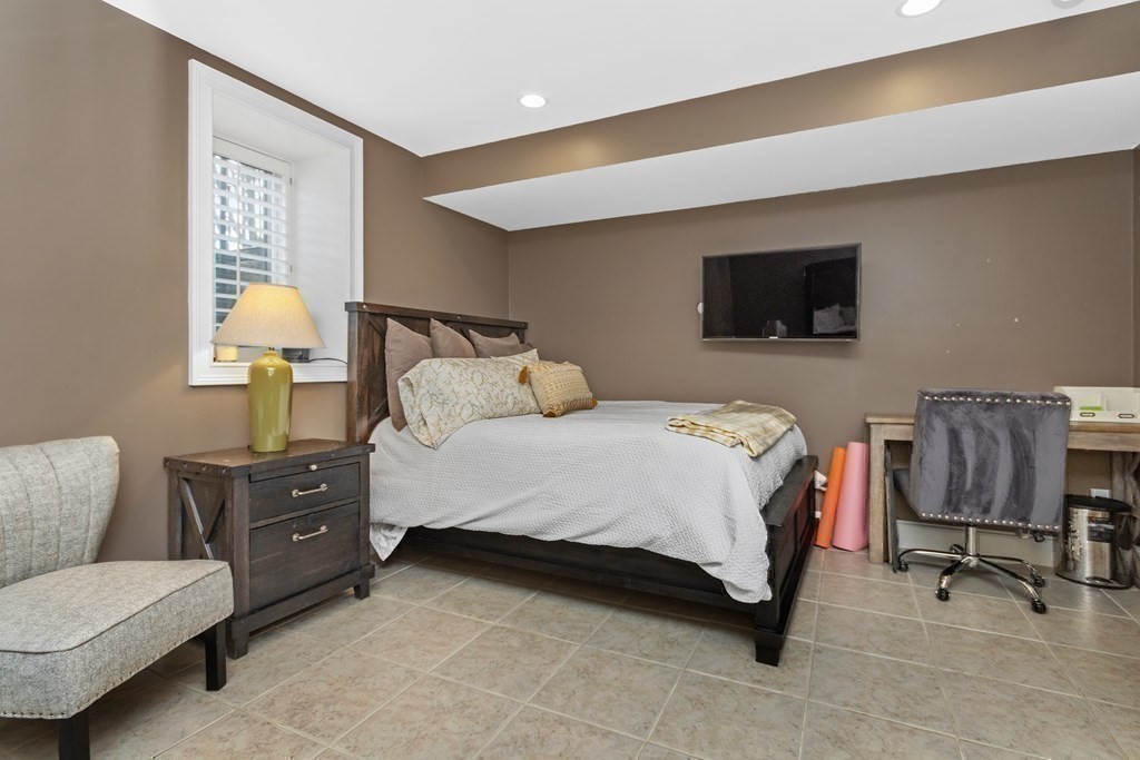 48 McCarthy Road Newton, MA 02459 - Photo 29 of 42