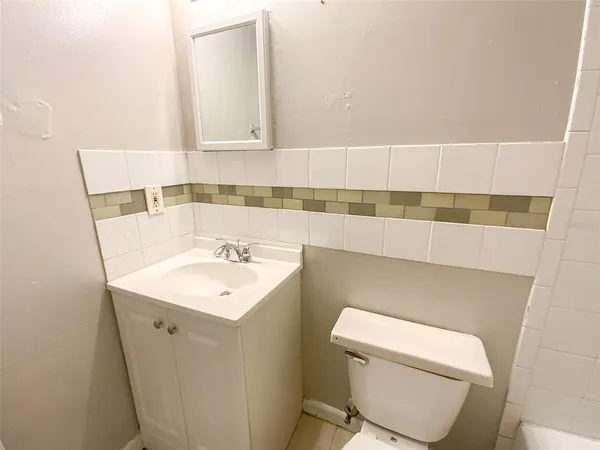 $1,300 | 2205 Irene Street, Unit 2, Lutz, FL 33559