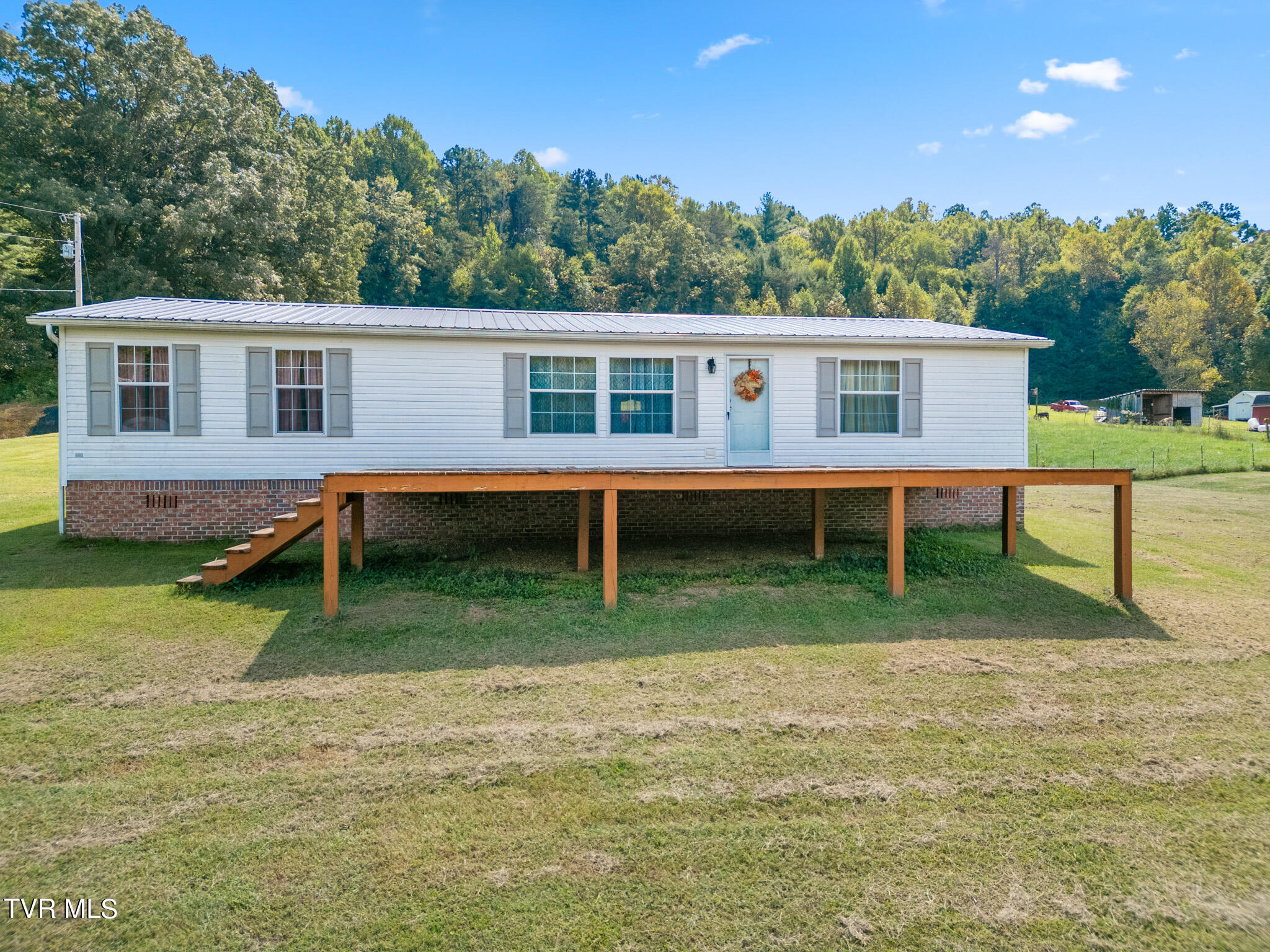 1549 Frank Roberts Road Afton, TN 37616 - Photo 1 of 24 Frank Roberts Rd-08