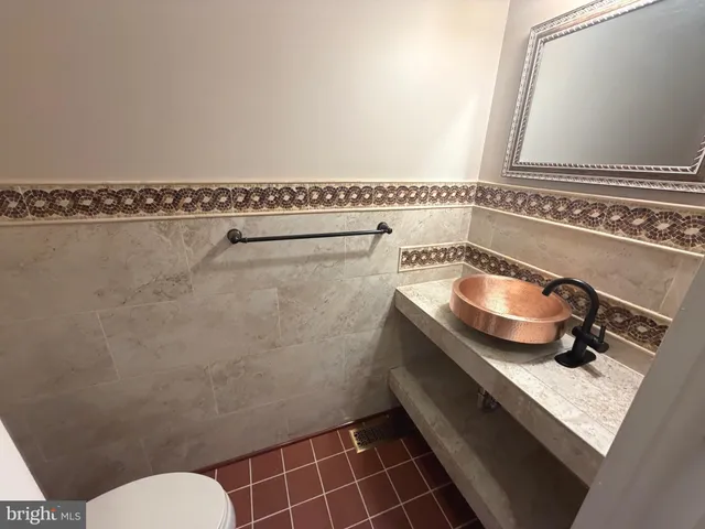 $7,900 | 728 18th Street South, Arlington, VA 22202