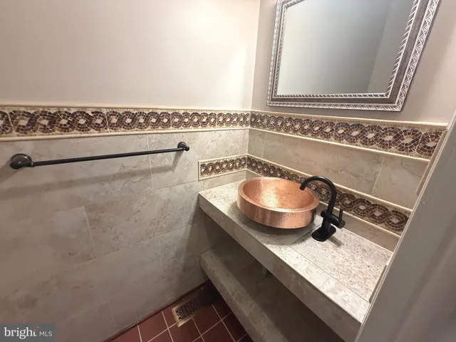 $7,900 | 728 18th Street South, Arlington, VA 22202