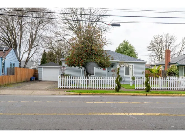 $329,900 | 634 Waverly Drive Southeast, Albany, OR 97322