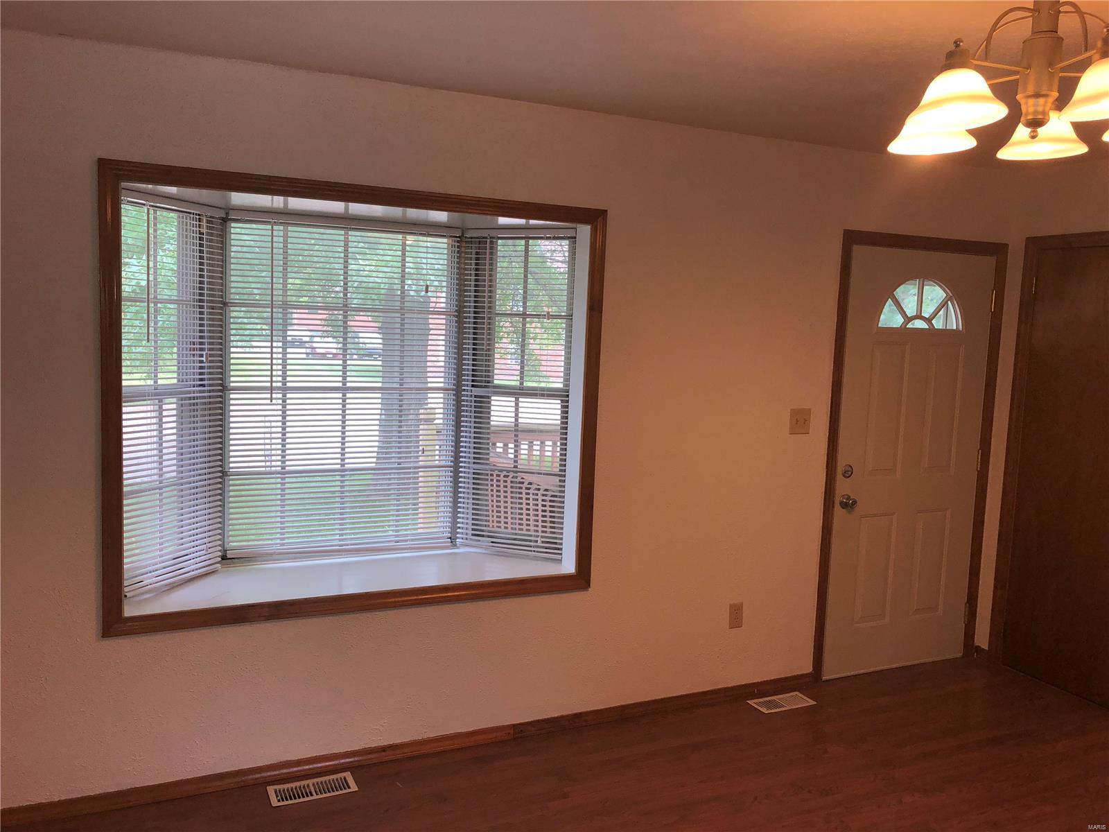 320 Big Arch Road Godfrey, IL 62035 - Photo 5 of 27 Gallery Image 5