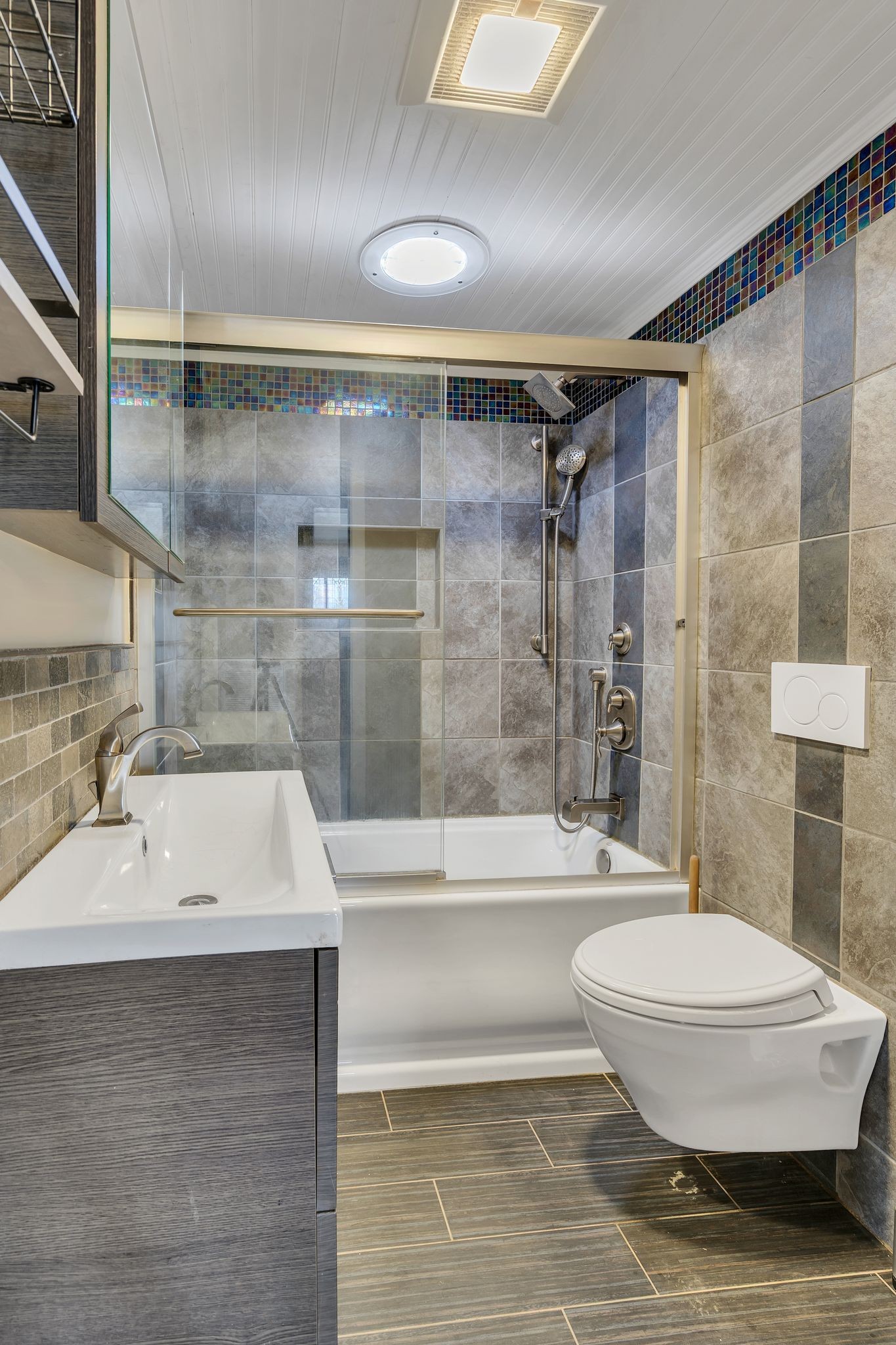 414 Elgin Street Nashville, TN 37211 - Photo 12 of 30 a bathroom with a sink toilet and shower