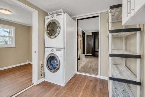 a view of washer and dryer in a room