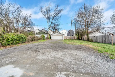 a view of a yard with a house